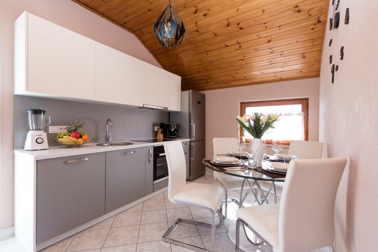 Lola Apartment Veprinac Экстерьер фото