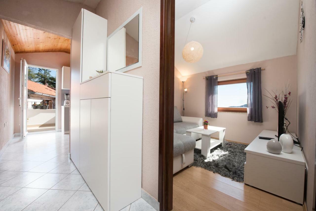 Lola Apartment Veprinac Экстерьер фото